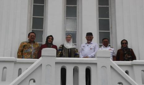Menpar Puji Nilai Historis Bukittinggi dan Jam Gadang