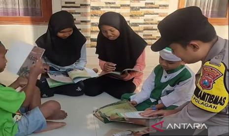 Polres Pamekasan Luncurkan Motor Pintar untuk Tingkatkan Literasi Anak Desa