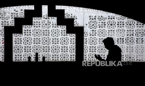 Tata Cara dan Niat Sholat Ghaib Lengkap dengan Bacaan Empat Takbir