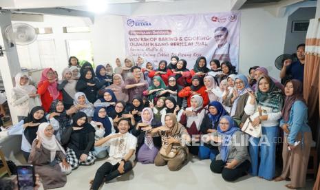 Puluhan Perempuan di Tegal dan Karawang Dilatih dan Diberi Bantuan Modal Usaha