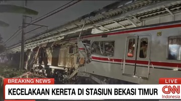 Gerbong Perempuan KRL Ringsek Ditabrak Kereta di Stasiun Bekasi Timur