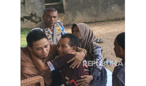 Bak Mukjizat, Ayah dan Anak Kandung Bertemu Usai 18 Tahun Hilang Kontak