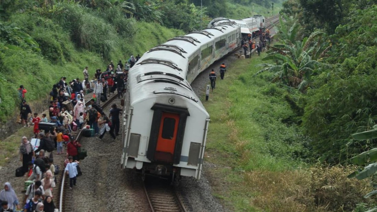 Jalur Selatan Lumpuh karena Bangunkarta Anjlok, Lalu Lintas KA Berubah