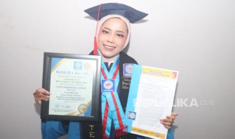 Wisudawan Terbaik UBSI Berbagi Tips Kuliah Sambil Kerja Agar Cepet Lulus