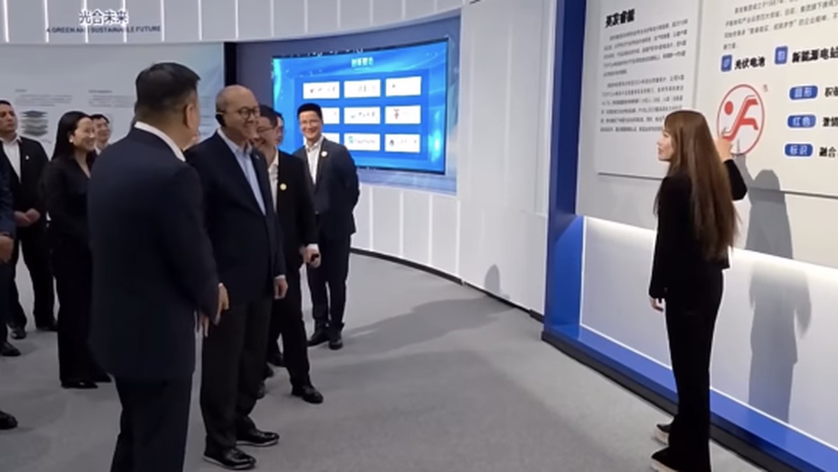 Rosan Mendadak Kunjungi Pabrik Sel Surya di China, Gaet Investor Lagi?