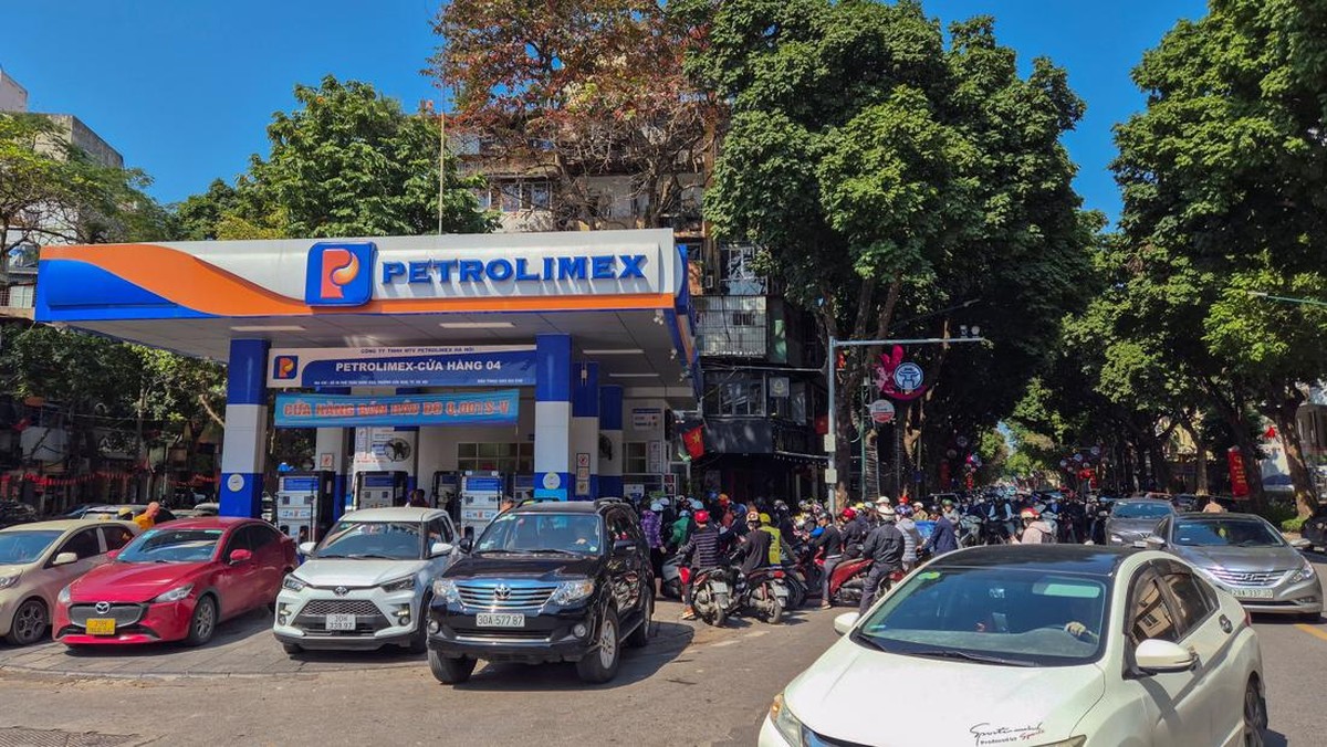 Harga BBM Meroket, Warga Tetangga RI Teriak