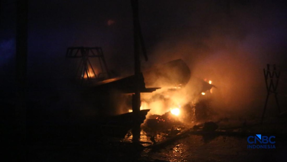 Penampakan Kebakaran SPBE di Cimuning Bekasi Usai Meledak