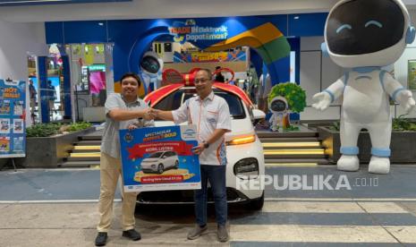 Apresiasi Pelanggan! Electronic City Serahkan Hadiah Mobil Listrik ‘Spectacular Surprise 2’ Gold