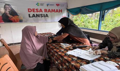 Tingkatkan Kesehatan Lansia, Rumah Zakat Samarinda Dukung Posyandu dengan Senam dan Edukasi