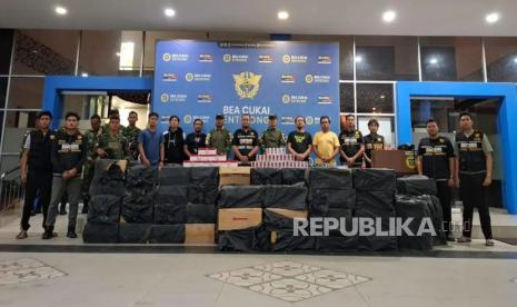Di Gubuk tak Berpenghuni, Bea Cukai Entikong Temukan Ratusan Ribu Batang Rokok tanpa Pita Cukai