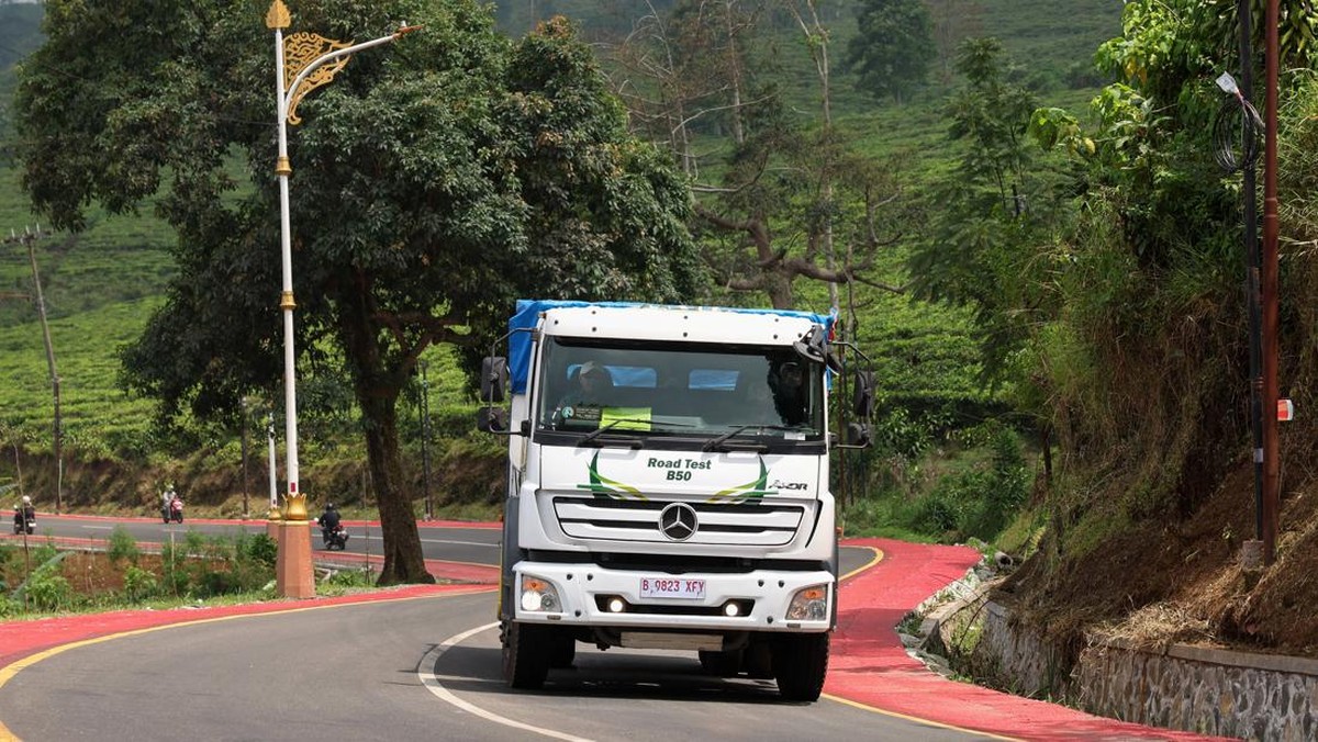 UD Trucks Jepang-Mercedes Sudah Uji Jalan Biodiesel B50, Ini Hasilnya