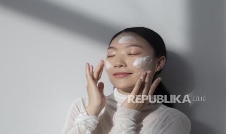 Sinar UV Ibarat ‘Gunting’ Kolagen! Ini Alasan Kamu Perlu Pakai Sunscreen Setiap Hari