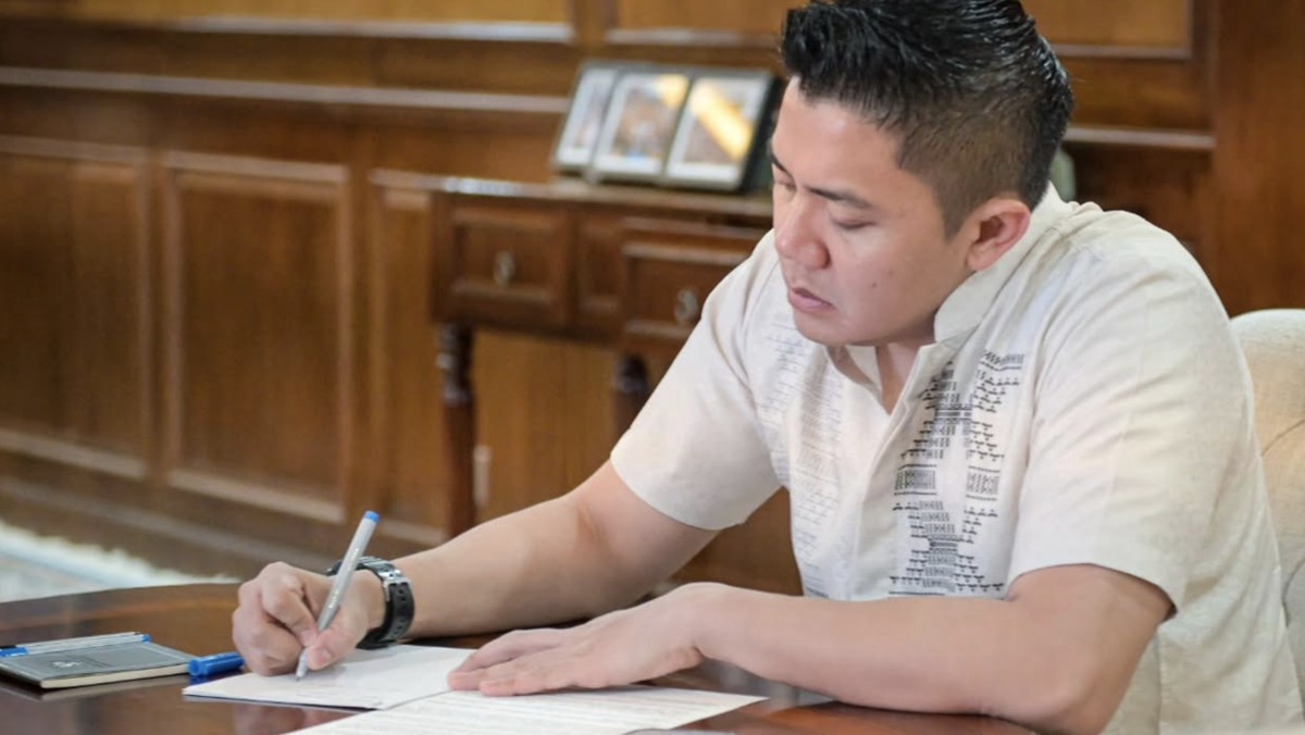 Seskab Teddy Bantah Indonesia akan Chaos: Tidak ada, Semua Terkendali!