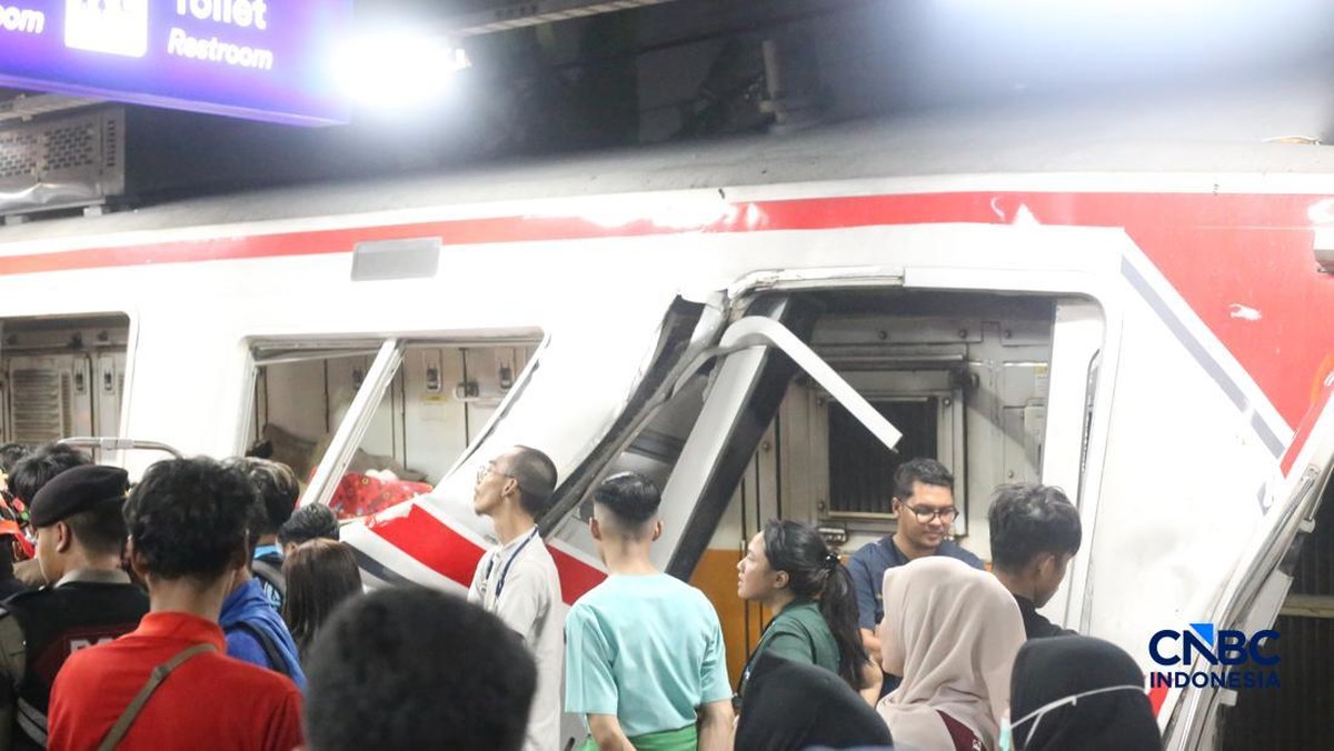 Mengapa KA Argo Bromo Anggrek Bisa Tabrak KRL di Stasiun Bekasi Timur?