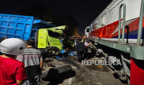 KA Commuter Line Dhoho Tabrak Truk Mogok di Blitar
