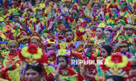 Ribuan Penari Tampilkan Tari Ondel-ondel di TMII