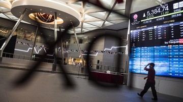 Saham Nyangkut saat IHSG Jatuh, Dijual atau Ditahan?