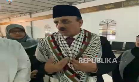 Dubes Palestina Sambut Kepulangan Relawan di Bandara: ‘Mereka Sudah Menghirup  Udara Gaza!’