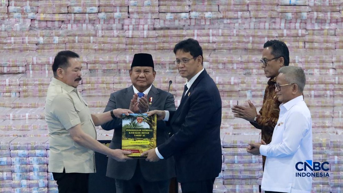 Prabowo: Selama Purbaya Masih Senyum, Ekonomi Baik-Baik Saja