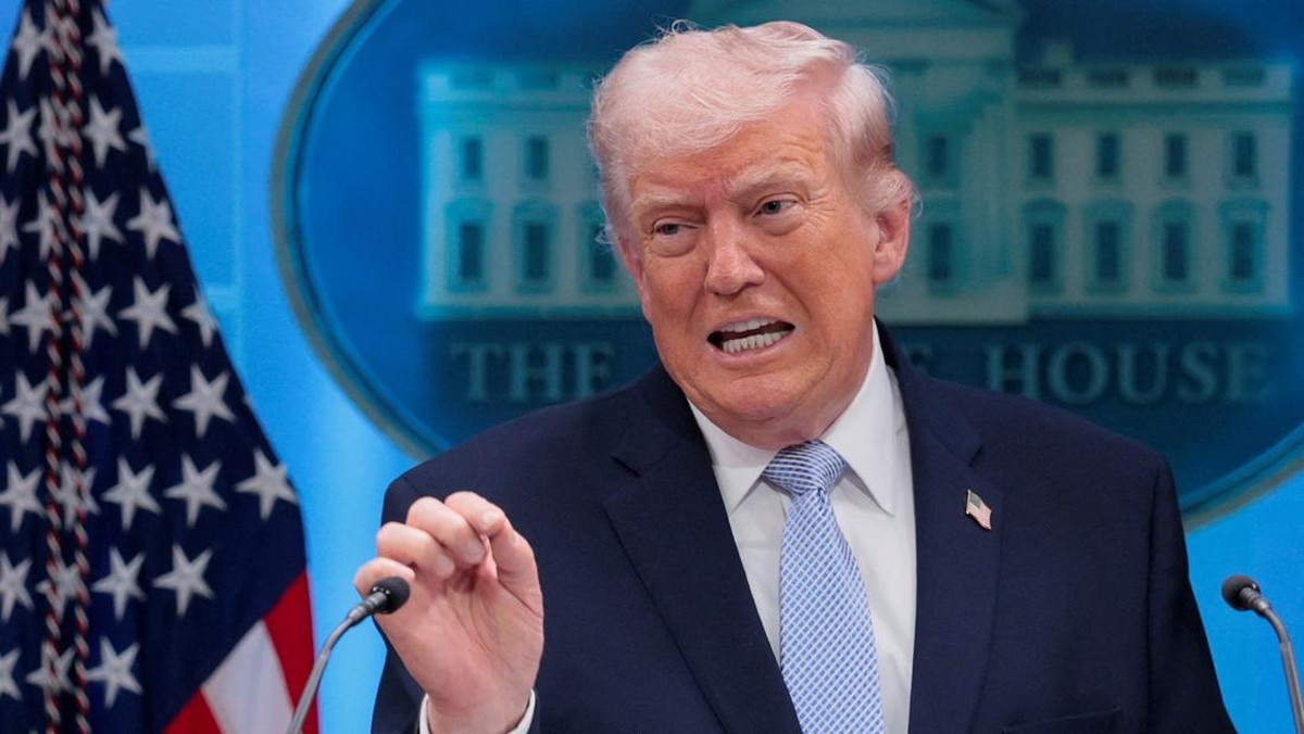 Trump Tiba-Tiba Ancam Serang Oman Bila ‘Main Mata’ dengan Iran