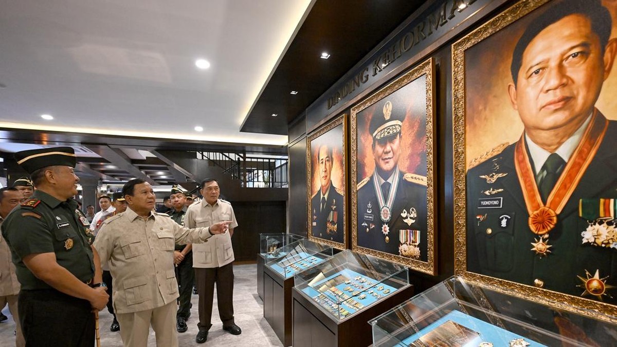 Momen Prabowo Resmikan Museum dan Perpustakaan Seskoad di Bandung