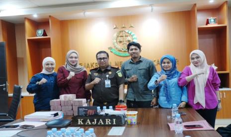 Mira Hayati Lunasi Denda Rp1 Miliar Kasus Kosmetik Ilegal di Kejari Makassar