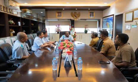 PLN dan Pemkab Waropen Percepat Serah Terima Operasi Jaringan Listrik untuk Wilayah 3T