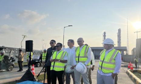 Bahlil Pasok Kebutuhan Gas Industri Jabar dari Maluku hingga Papua Pakai LNG