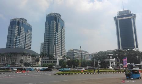 Prakiraan Cuaca Jakarta Jumat: Cerah Berawan Dominasi Sore dan Malam