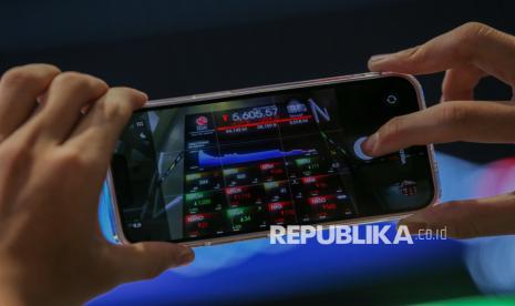 IHSG Turun ke Level 5.886, Investor Kurangi Aset Berisiko