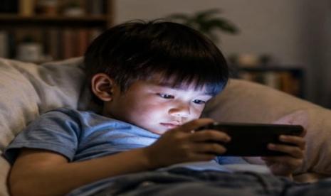 Anak, Gawai, dan Orang Tua: Mendidik Generasi Digital tanpa Kehilangan Arah