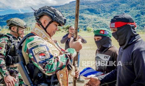 Lima Anggota OPM Mewoluk Puncak Jaya Ikrar Balik ke NKRI