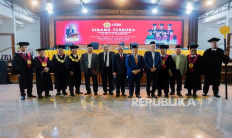 Angkat Kesenjangan Tenaga Medis Daerah, Wakil Ketua Komisi VIII DPR RI Sabet Gelar Doktoral
