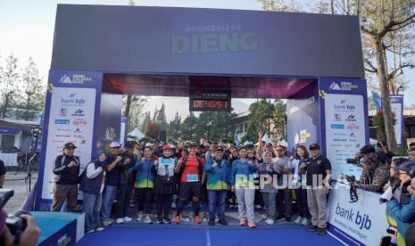 Dieng Caldera Race 2026 Sukses, Ribuan Pelari Taklukkan Dataran Tinggi Dieng Bersama bank bjb