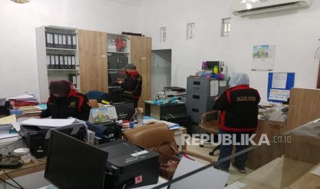 Kantor DPRD Indramayu Digeledah Kejati Jabar, Satu Koper Dokumen Penting Disita