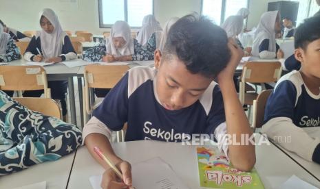 Bocah Pemulung Temukan Cahaya Terang di Sekolah Rakyat