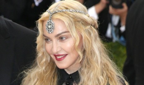 Madonna Gandeng 16 Selebritas Top dalam Video Musik Confessions II