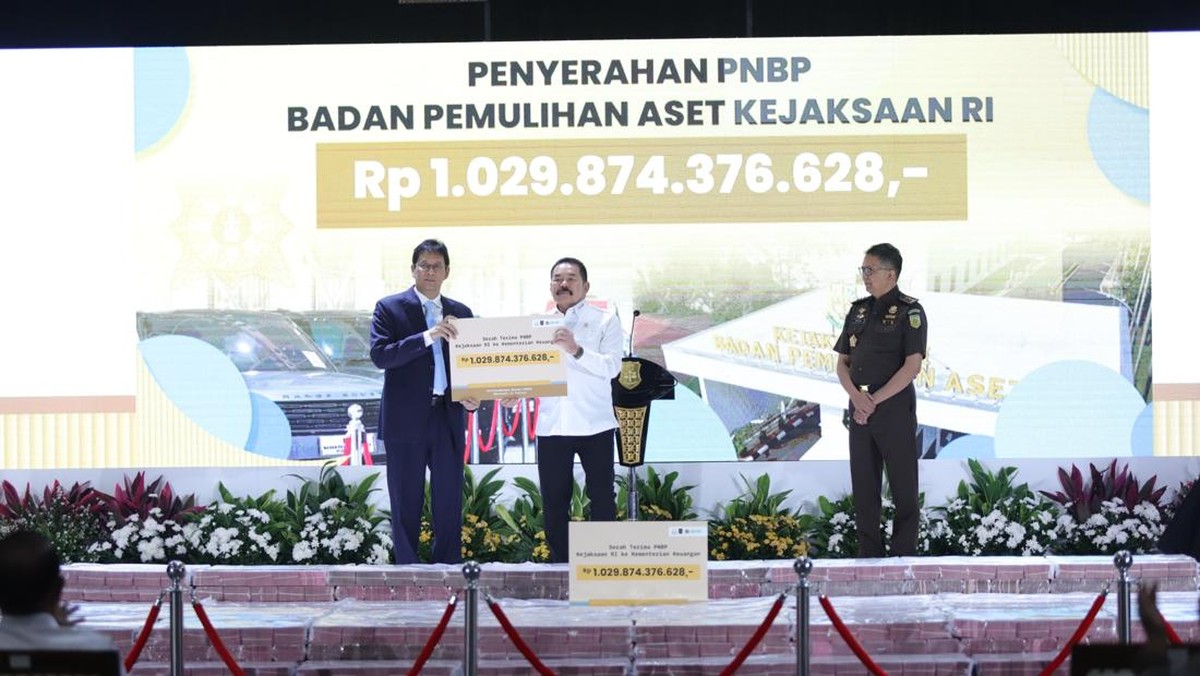 Detik-Detik Jaksa Agung Serahkan Setoran PNBP Rp1 T kepada Purbaya
