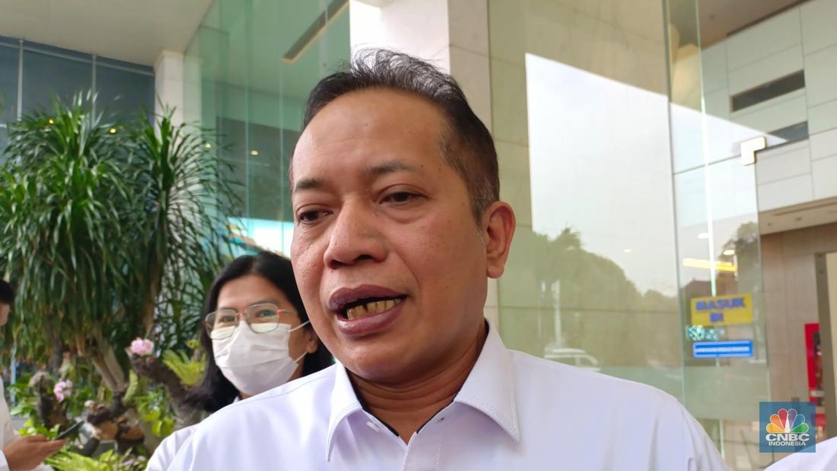 Menkop Ferry Buka Suara Soal Koperasi Merah Putih Gusur Sekolah di NTT