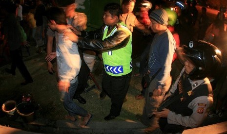 Geng Motor Konvoi Bawa Sajam di Flyover Pasopati Bandung, Polisi Tangkap 4 Pelaku