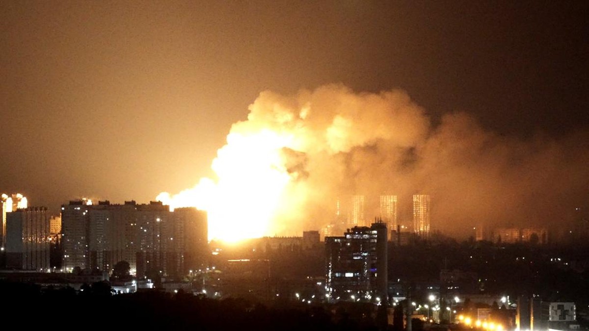 Kyiv Diguyur Rudal Rusia, 11 Tewas dan Biara Terbakar