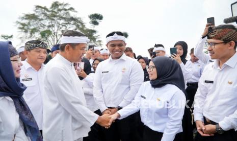 Ambil Sumpah ASN di Pedesaan, KDM Tekankan Pentingnya Layani Masyarakat Hingga ke Pelosok