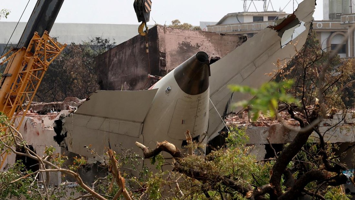 Pesawat Boeing 787 Jatuh Tewaskan 260 Orang Dipenuhi Misteri