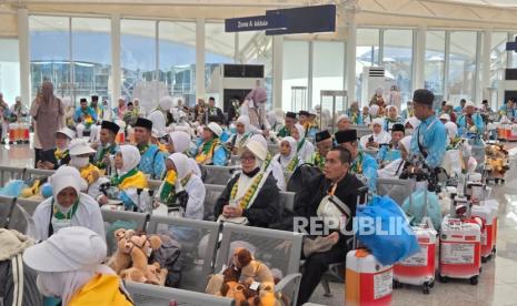 Lepas Kepulangan Kloter 15 LOP, Kadaker Madinah Apresiasi Jamaah Tertib dan Patuh Aturan