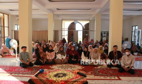 Mahasiswa UNISA Gelar Geber Warga, Ajak Waspadai Ancaman Judi Online terhadap Keluarga