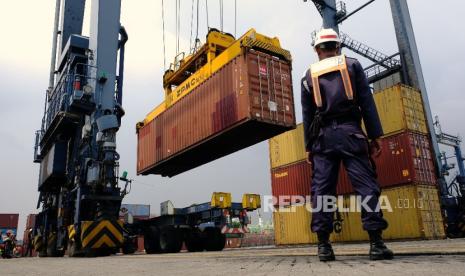 Tumbuh Positif, Penerimaan Kepabeanan dan Cukai Capai Rp 100,6 Triliun Hingga April 2026