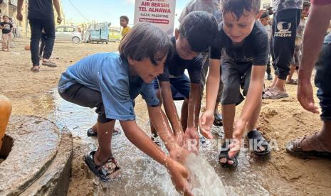AMAL dan Wakaf Salman Hadirkan Sumur Wakaf, 15 Ribu Warga Gaza Kini Nikmati Akses Air Bersih