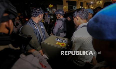 Brankas Berisi Dokumen dan Valas Disita Polisi dalam Penggeledahan Terkait Dugaan Korupsi di Cipete