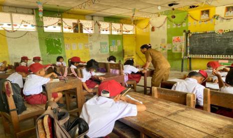 Membaca Bukan Sekadar Mengeja: Tantangan Guru Kelas Awal di Era Digital