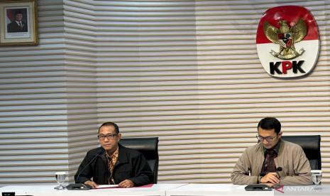 KPK Tetapkan Bupati Langkat dan Mantan Timsesnya Tersangka Suap Proyek